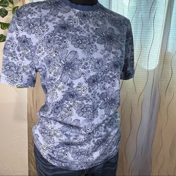 Original Penguin Light Blue T-shirt Style Blouse with Dark Blue Floral Pattern - Picture 4 of 10